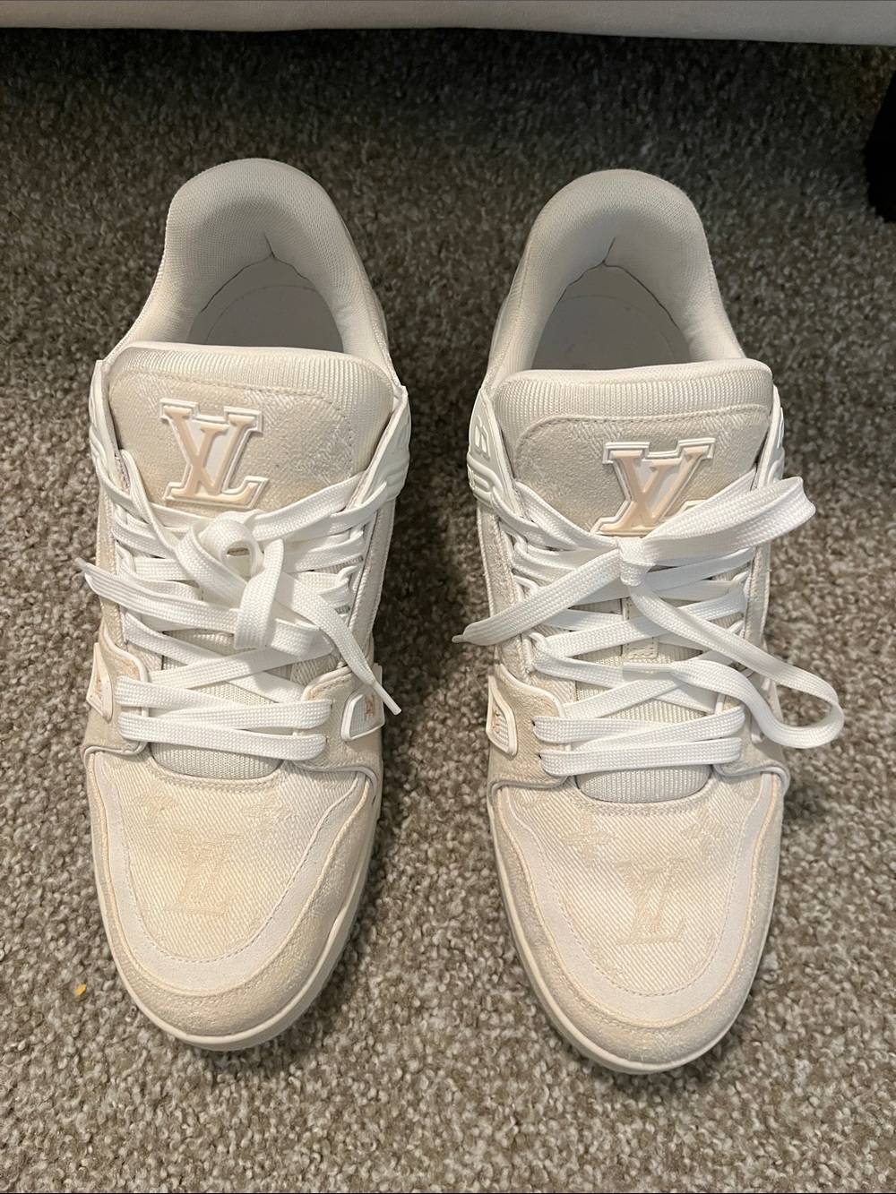 Louis Vuitton Women's Low-Top Sneakers in Cream and White